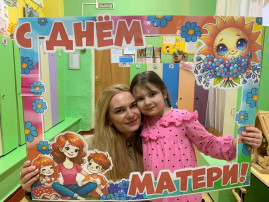 Сердечно поздравляем Вас с одним из самых душевных праздников – Днем матери! Мама – самое теплое, самое родное, самое нежное слово для каждого из нас Сердечно поздравляем Вас с одним из самых душевных праздников – Днем матери! Мама – самое теплое, самое родное, самое нежное слово для каждого из нас.