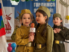Праздник 23 февраля в детском саду – хороший повод для воспитания у дошкольников чувства патриотизма, сопричастности к лучшим традициям своей Родины, формирования у детей гордости за славных защитников Отечества. Праздник 23 февраля в детском саду – хороший повод для воспитания у дошкольников чувства патриотизма, сопричастности к лучшим традициям своей Родины, формирования у детей гордости за славных защитников Отечества.
