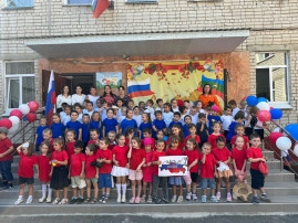 Символ единства, гордости, славы и побед! Ежегодно 22 августа в России отмечается один из главных национальных праздников нашей великой державы – День государственного флага. Символ единства, гордости, славы и побед! Ежегодно 22 августа в России отмечается один из главных национальных праздников нашей великой державы – День государственного флага.
