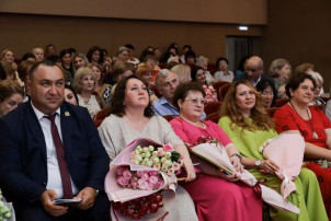 24 августа делегация города Черкесска приняла участие в традиционном августовском совещании педагогов: «Система образования как стратегический ресурс развития современного города», прошедшем в городе Владикавказ. 24 августа делегация города Черкесска приняла участие в традиционном августовском совещании педагогов: «Система образования как стратегический ресурс развития современного города», прошедшем в городе Владикавказ.