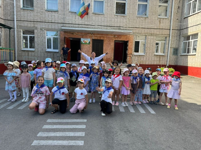 Каждый день у нас ,в д/с27 «Аленький цветочек» у ребят начинается с зарядки. А сегодня еще с Орлятами и Первыми. Каждый день у нас ,в д/с27 «Аленький цветочек» у ребят начинается с зарядки. А сегодня еще с Орлятами и Первыми.